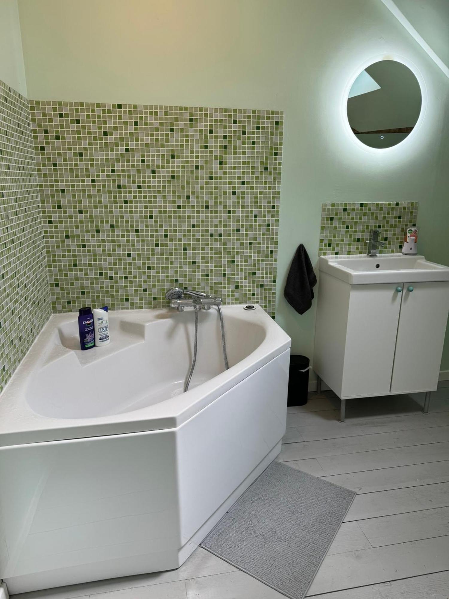 Appartement En Centre-Ville - Local Velos Disponible Mayenne Eksteriør bilde